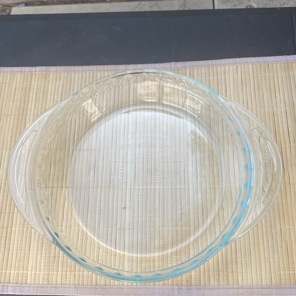 Pyrex 9.5” Glass Pie Baking Dish - Picture 4 of 5
